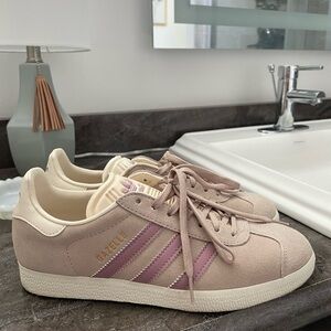Woman’s adidas gazelles